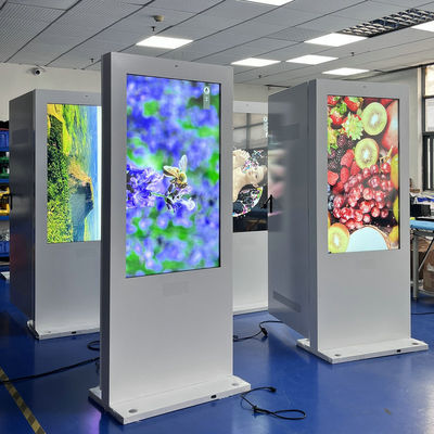 55 इंच वाटरप्रूफ आउटडोर डिजिटल साइनेज जिसमें 10-पॉइंट कैपेसिटिव टच और 50000H लाइफस्पैन LCD विज्ञापन कियोस्क है